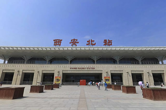 中国十大著名火车站排行榜上榜的有： 南京南站广州南站上海虹桥站