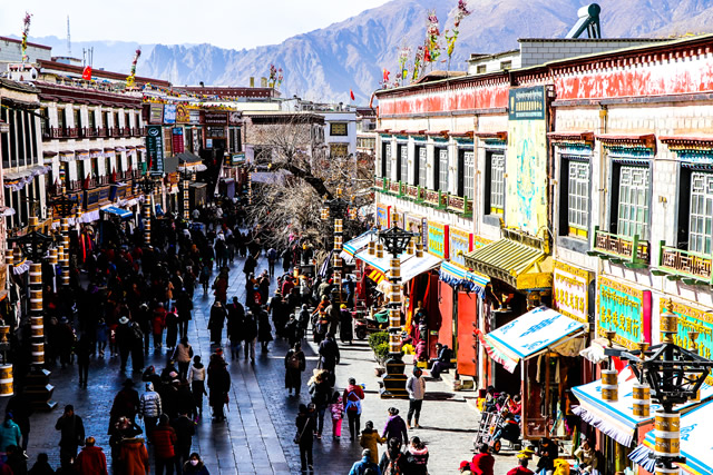 西藏十大美食最多的地方上榜的有： 拉萨八廓街娘热民俗风情园西藏民俗第一村